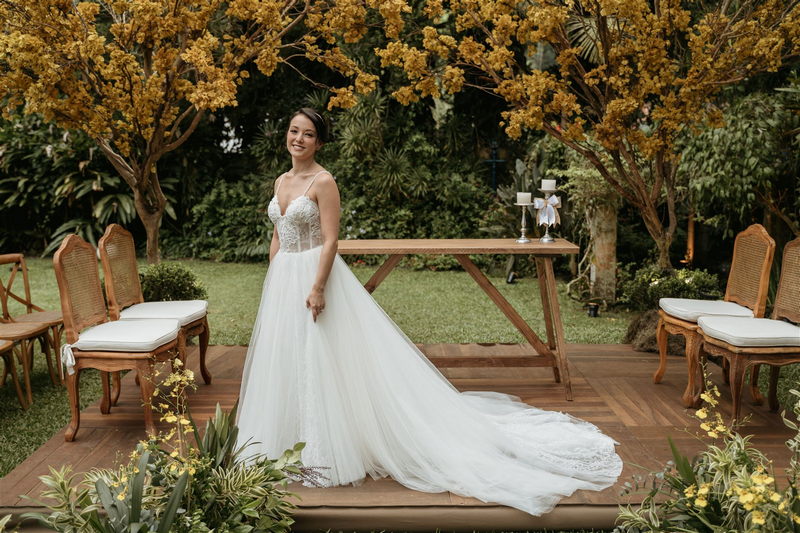 Casamento ao Ar Livre na Pousada Vila Brasil | Noiva Internovias Juliana